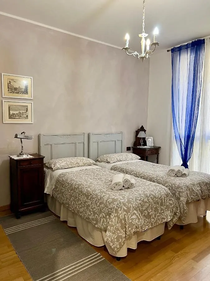 Giulia Apartment And Room Bolonia Italia