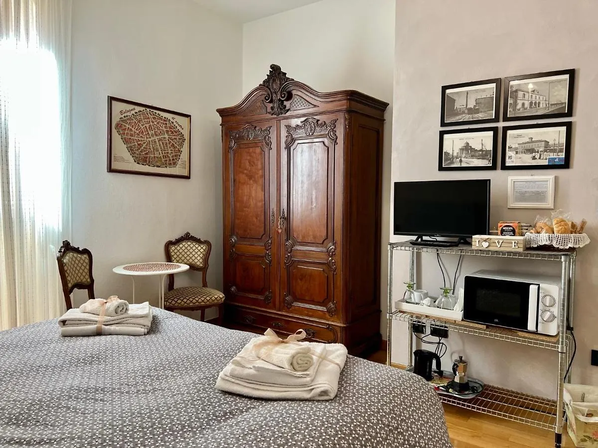 Giulia Apartment And Room Bologna Italy